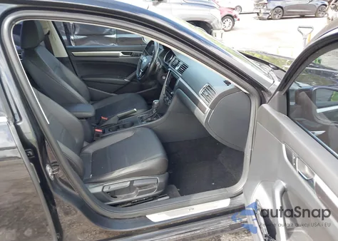 2017 Volkswagen Passat 1.8T R-Line z USA, uszkodzony, nr VIN 1VWDT7A30HC071569